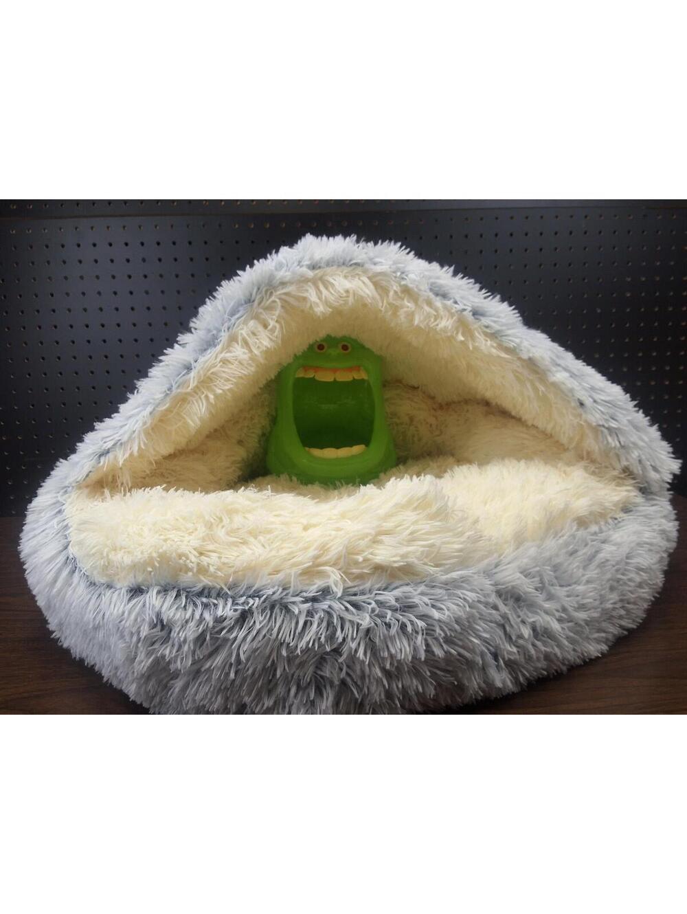 Cozy Plush Pet Cave Bed - Soft, Warm & Stylish - Medium